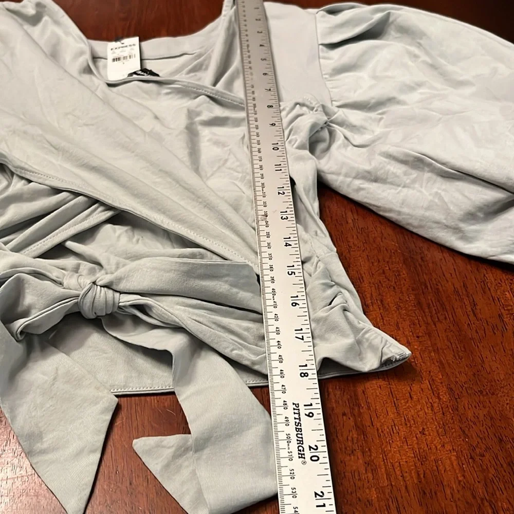 NWT Express Elegant Gray Women's wrap around cropped  Top Small - Picture 8 of 8